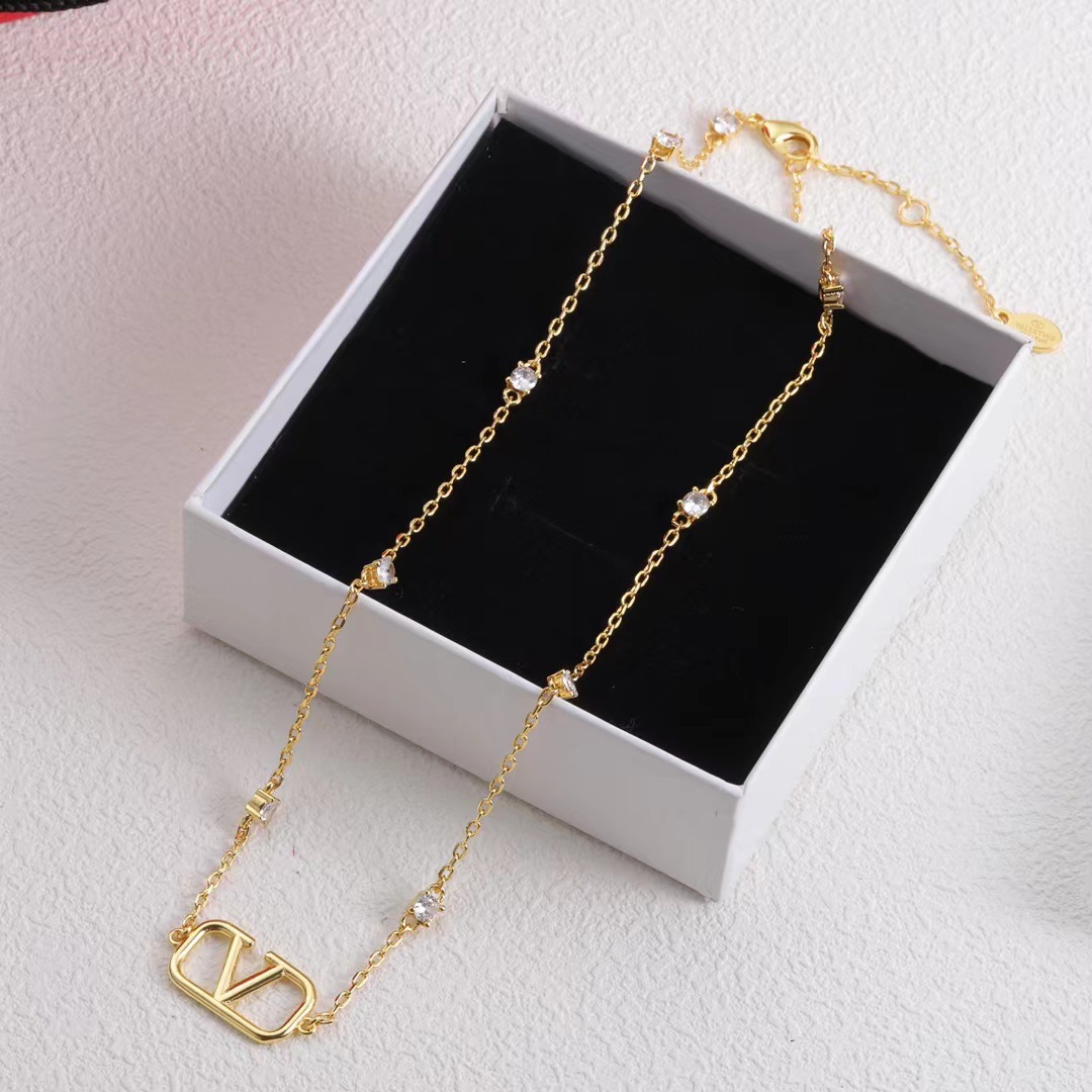Fashionable V Letter Rhinestone Necklace for Women, French Chic Minimalist Everyday Versatile Choker