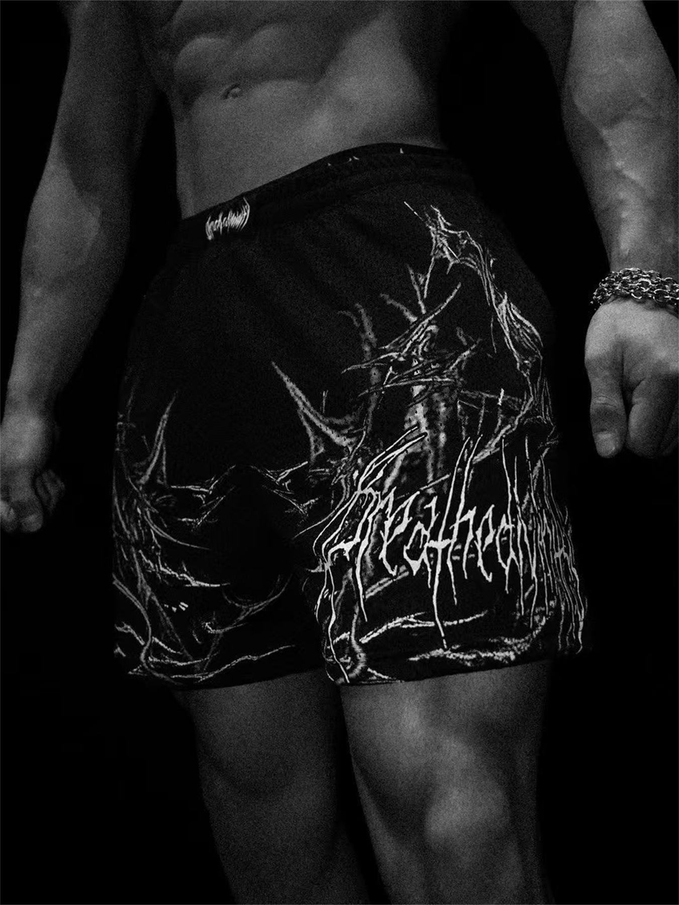 Sports Shorts Men Fitness Fashion Large Hole Muscle Workout Shorts Men Quick-Dry Breathable Lightweight Beach Summer New – detalle y tallas