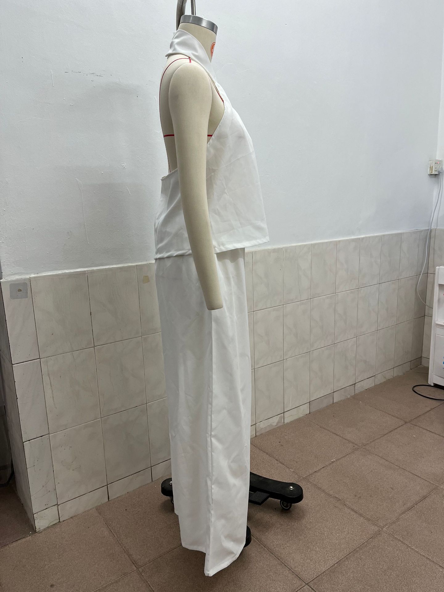 Women's loose sleeveless top and wide-leg pants set in off white – high waist minimalist casual