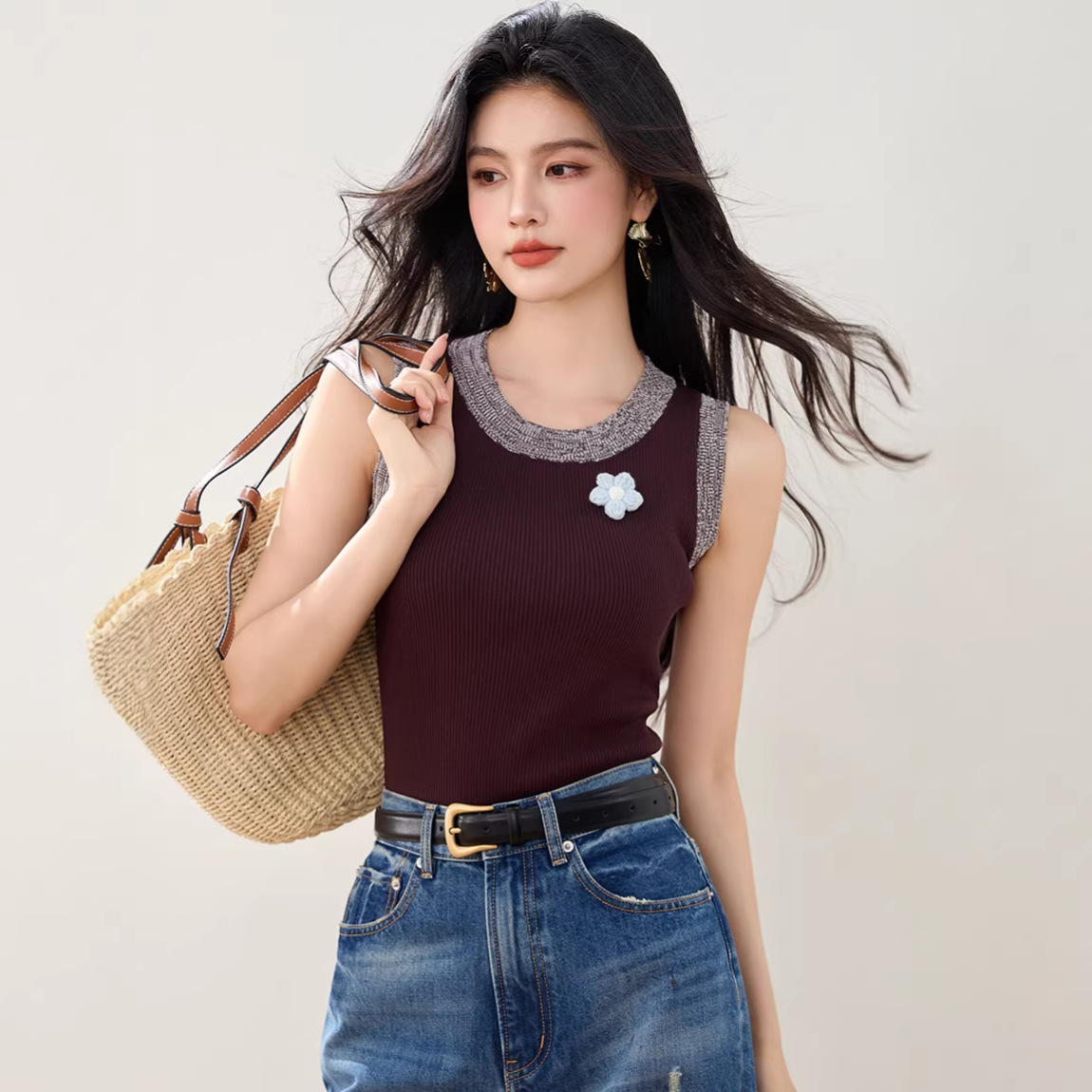 Stylish Knit Vest for Women with 3D Flower Design Sleeveless Crop Top, Summer Layering Tank Top