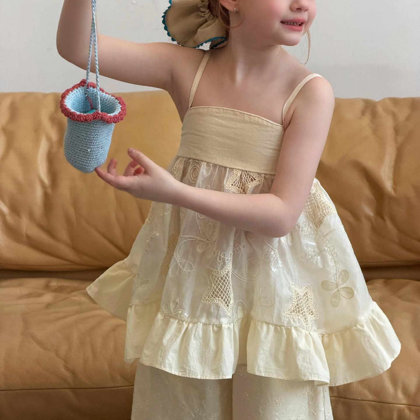 Cute Children's Clothing Summer New Girls' Strapless Top Beige Lace Vacation Crop Top