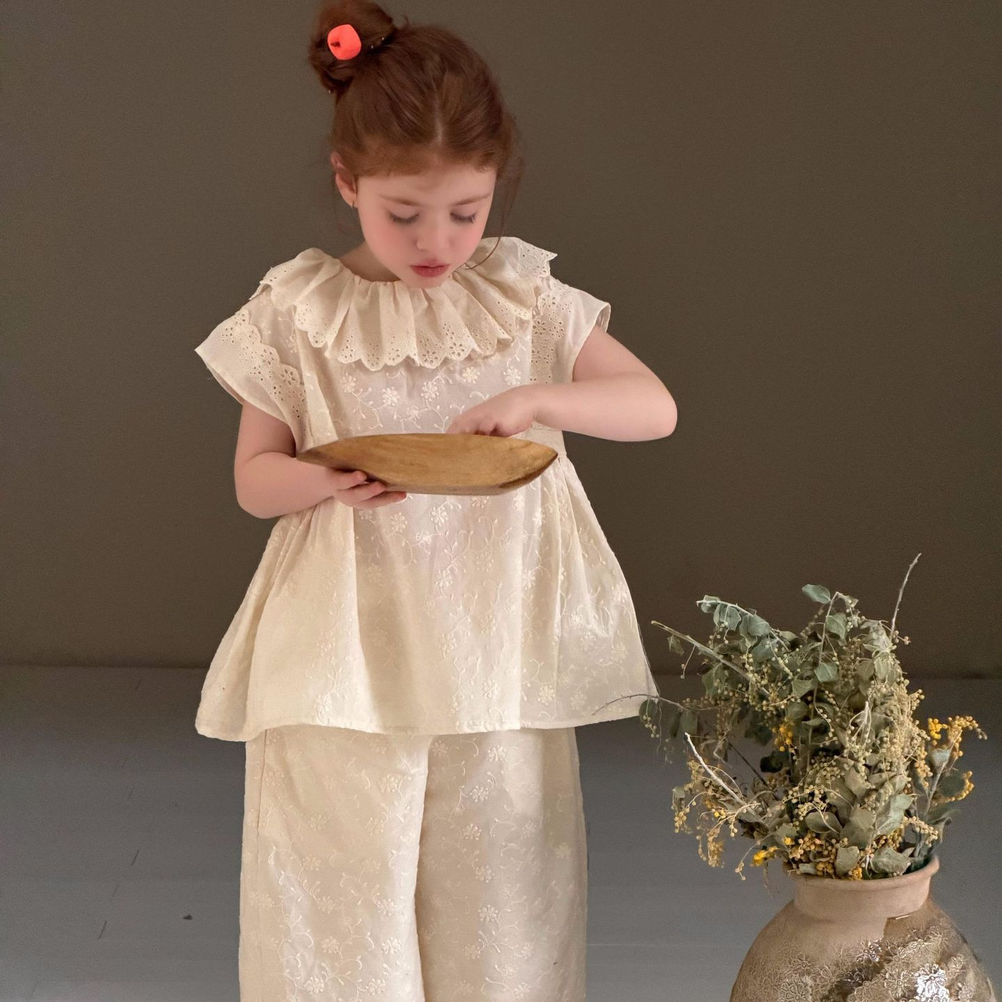 Cute Children's Clothing Summer New Girl's Shirt with Embroidery, Ruffle Peter Pan Collar