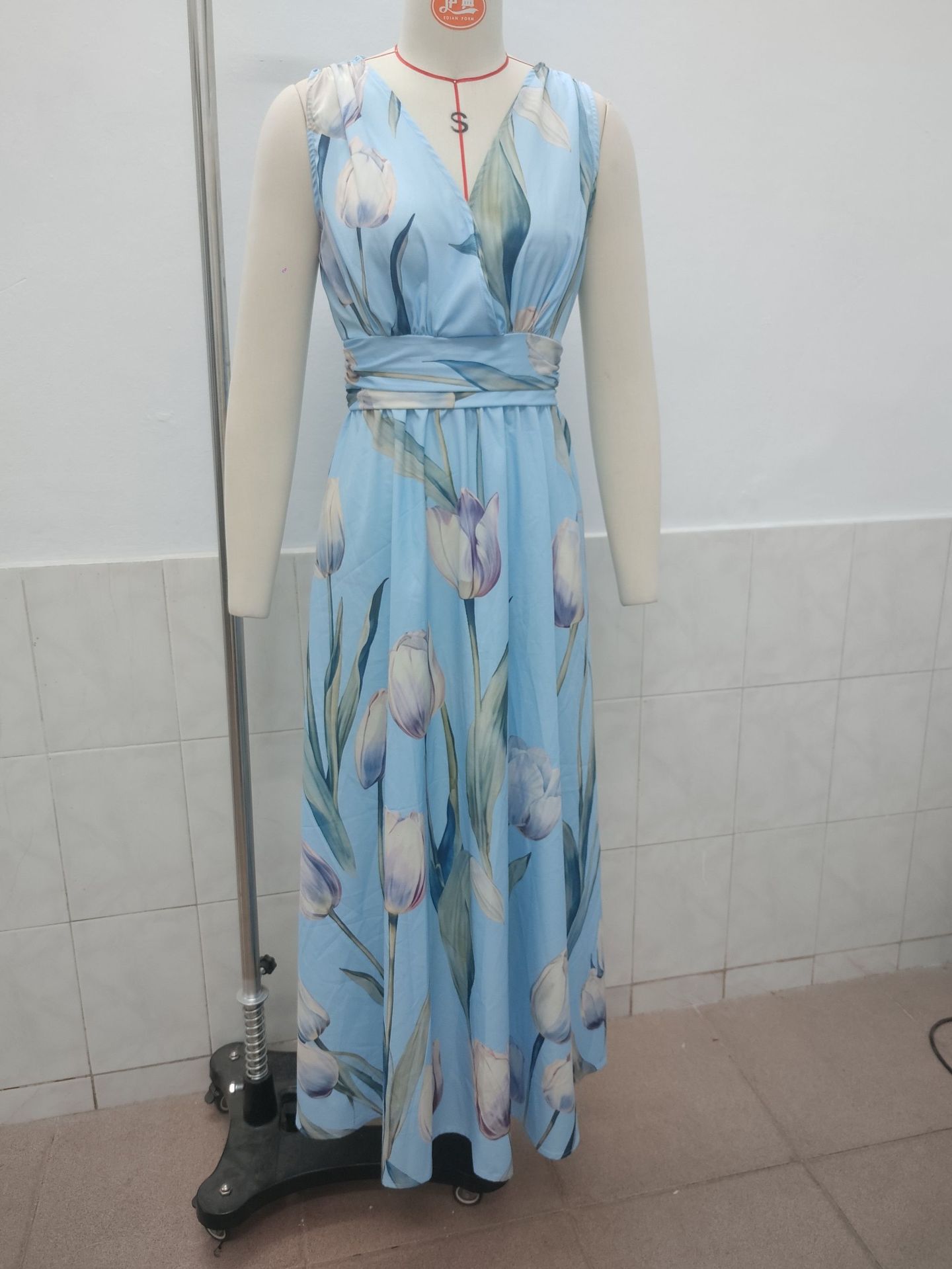 Women's tulip print sleeveless deep V-neck A-line maxi dress in sky blue – elegant evening style