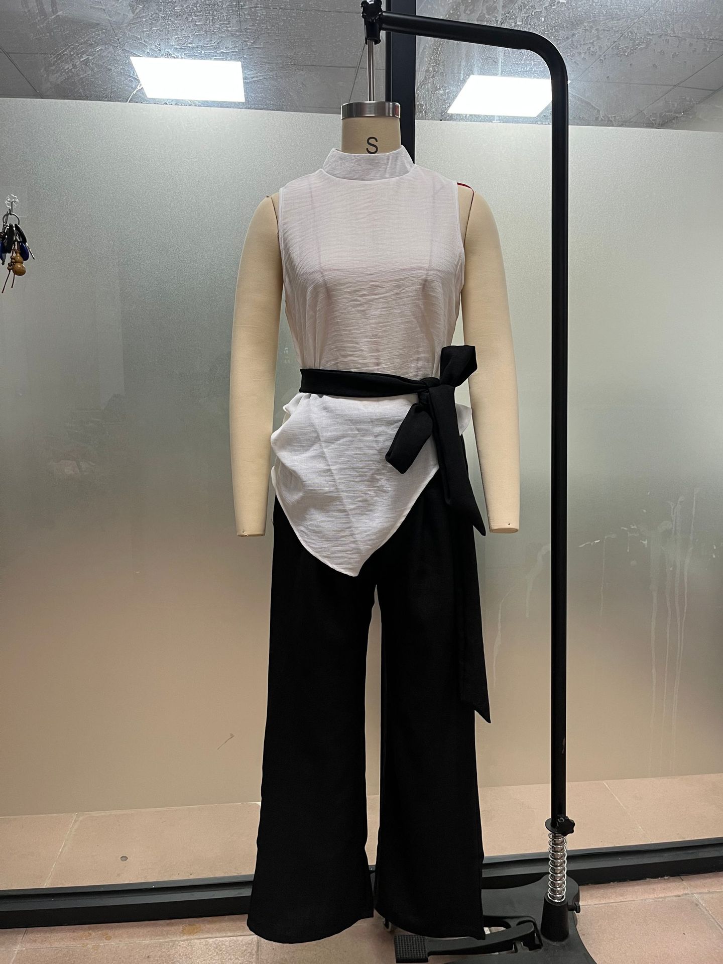 Women's lace-up sleeveless top and wide-leg pants two-piece set in white – fresh sweet casual style