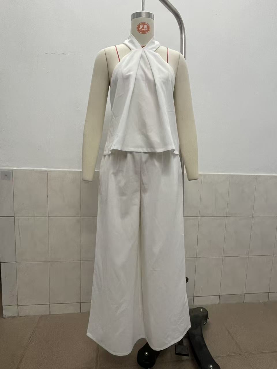 Women's loose sleeveless top and high-waist wide-leg pants two-piece set in white – minimalist casual style