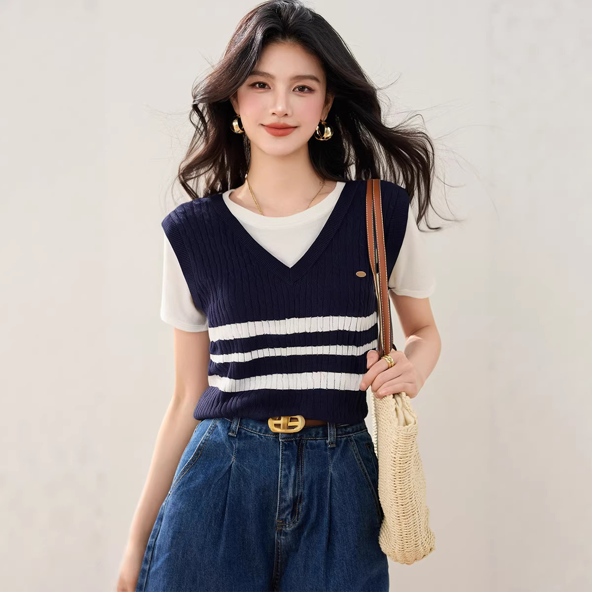 Splicing fake two short sleeves, popular this year, summer new style, design sense, knitted sweater