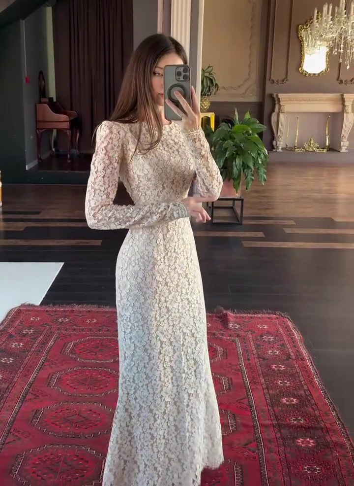 Elegant autumn dress size comparison