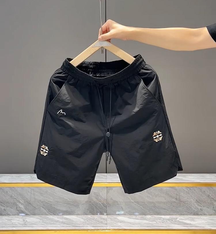 Pantalones cortos ligeros de poliéster en negro