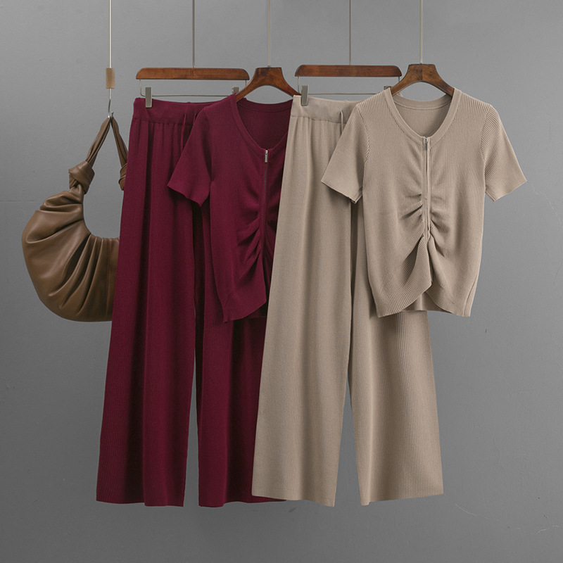 Conjunto de top y pantalones anchos color gris