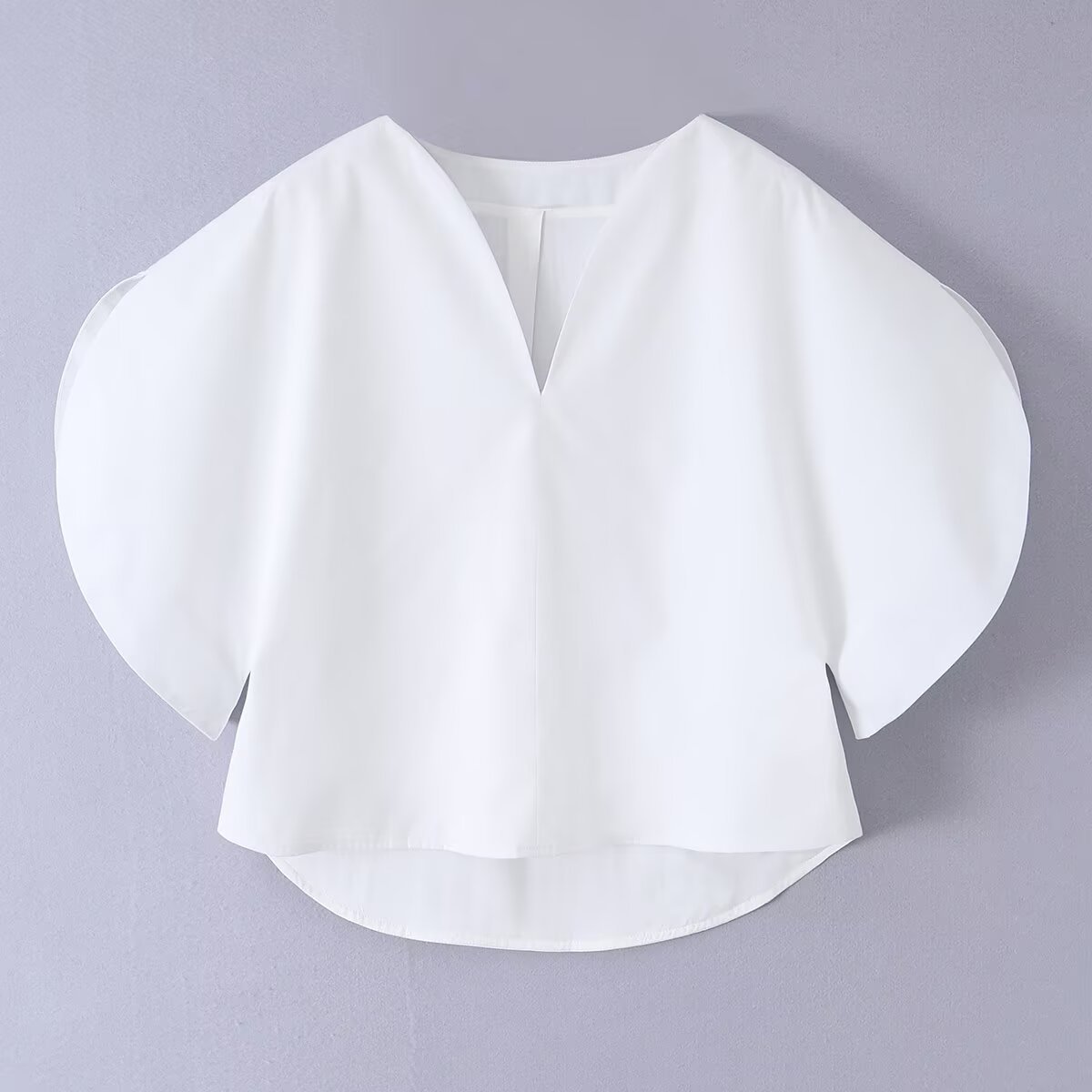 Simple lined loose fitting shirt