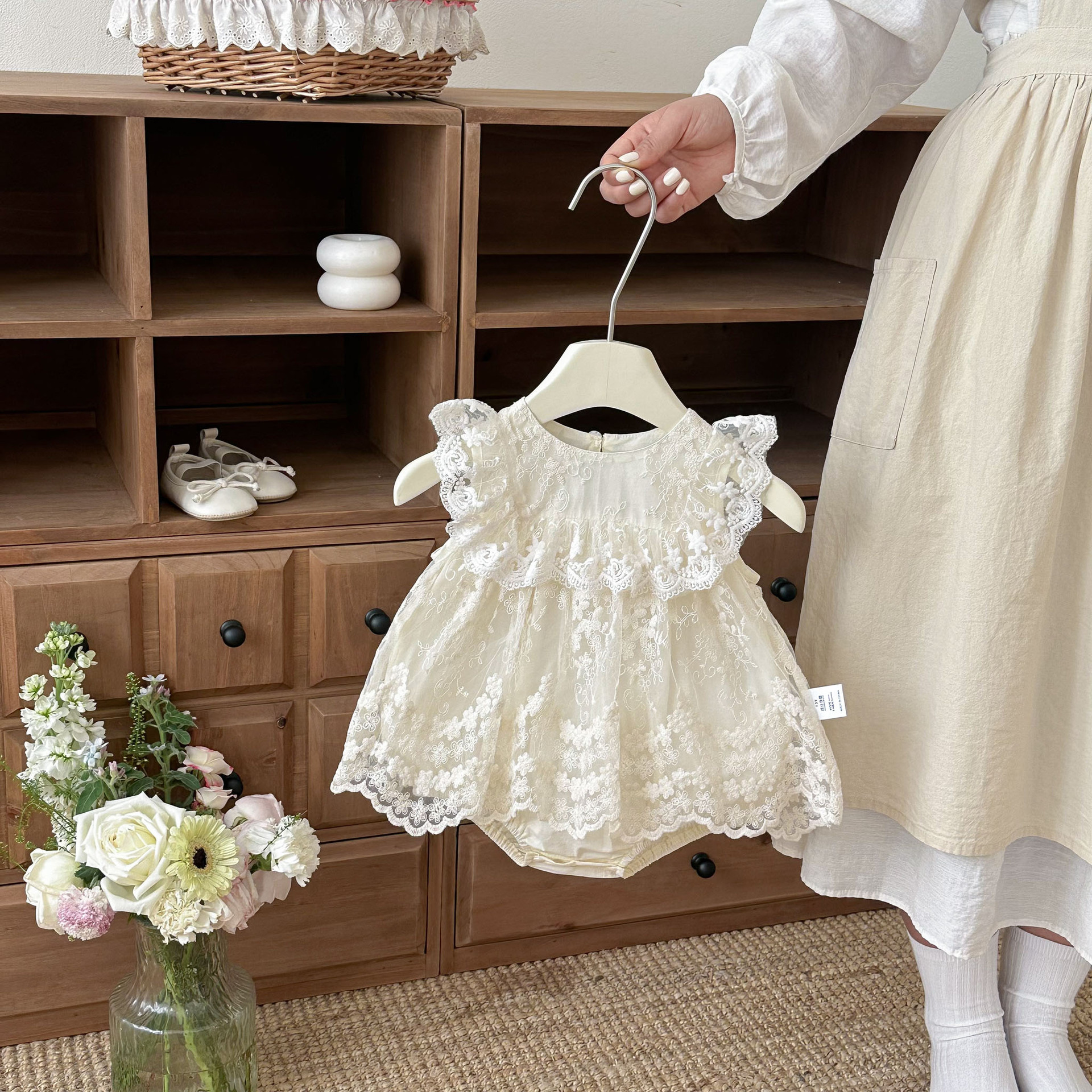 Baby Clothes Summer Lightweight Sleeveless Lace Trim Onesie for Newborns A Class