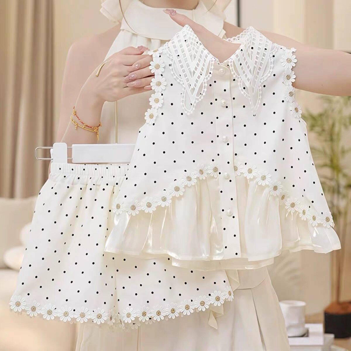 Girls' Summer Breathable Outfit Set, Stylish Sweet Vacation Style Turn-Down Collar Top with Lace