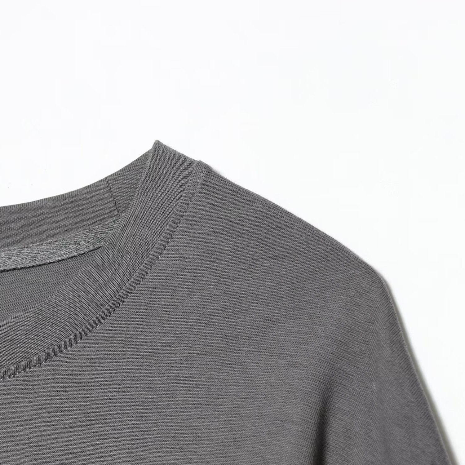 Close-up neckline