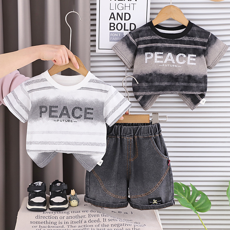 Two piece set of letter short sleeved clothes for boys and babies