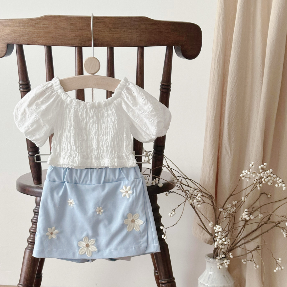 Bubble sleeve white top+floral embroidered skirt pants