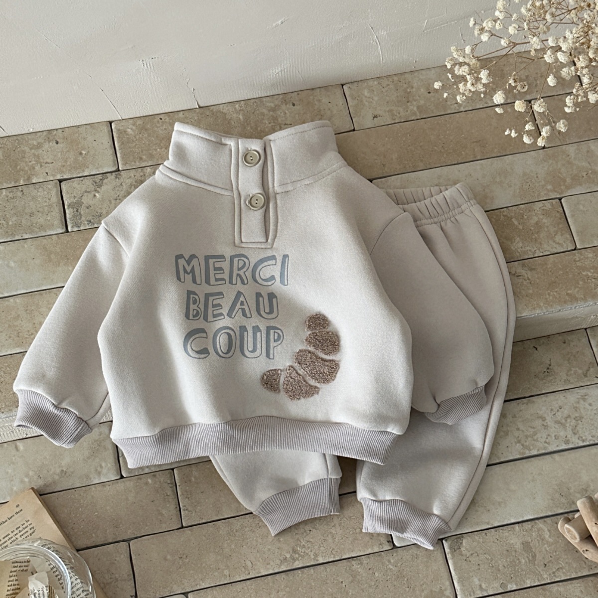 Apricot colored two-piece set of small standing collar hoodie suit