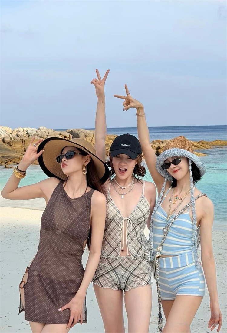 Sexy Bikini Set 3-Piece Separated Swimwear for Women 17 3CE08FB7EA58EA59F660CAE57809B0D8