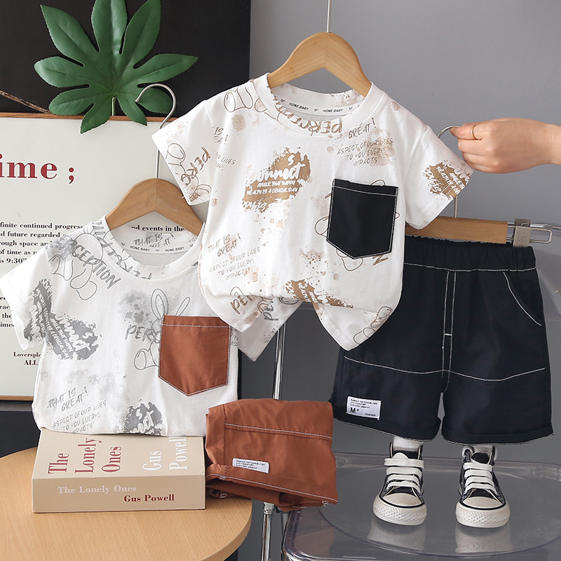 Two piece set of children's summer casual short sleeved shorts