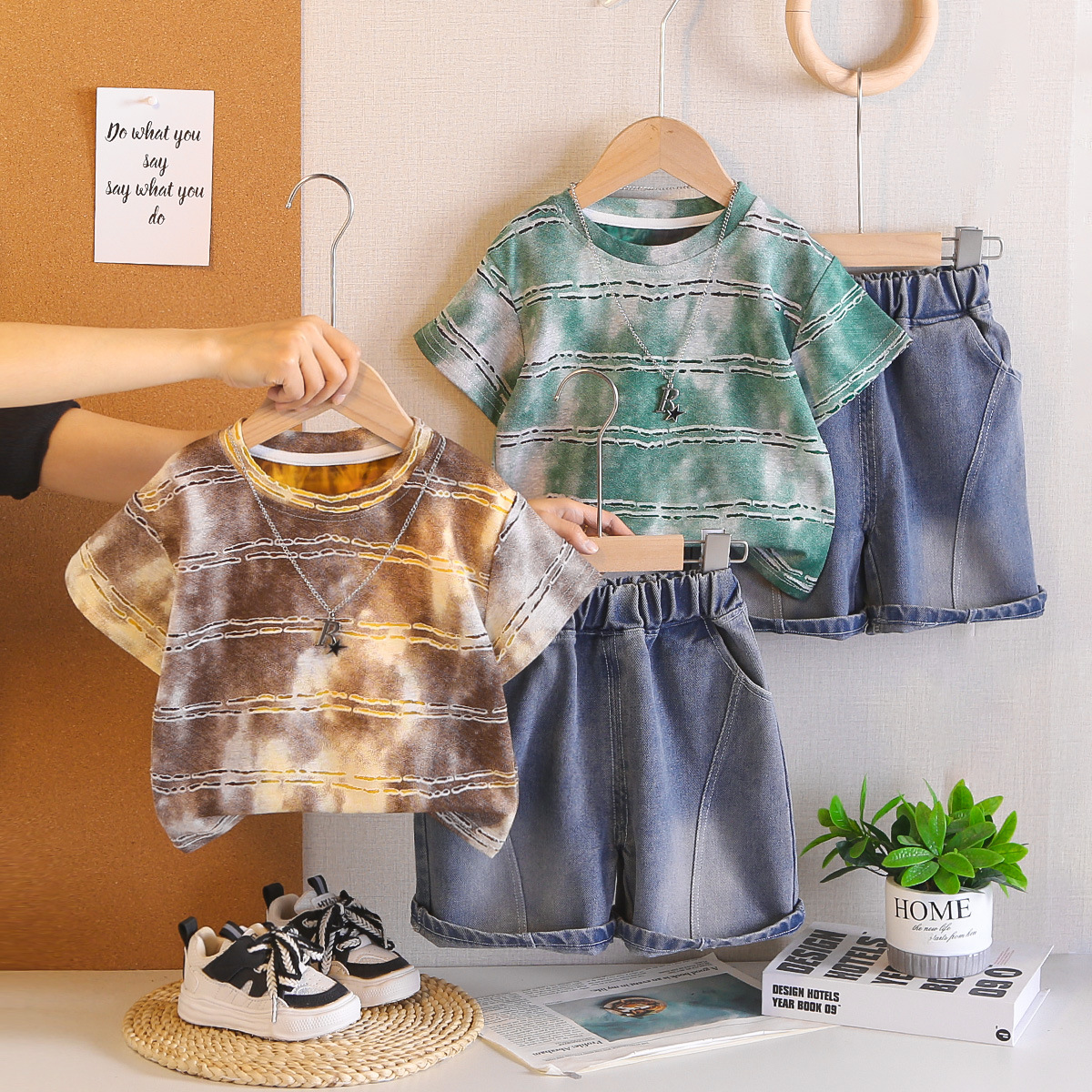 Two piece set of striped short sleeves for children and babies