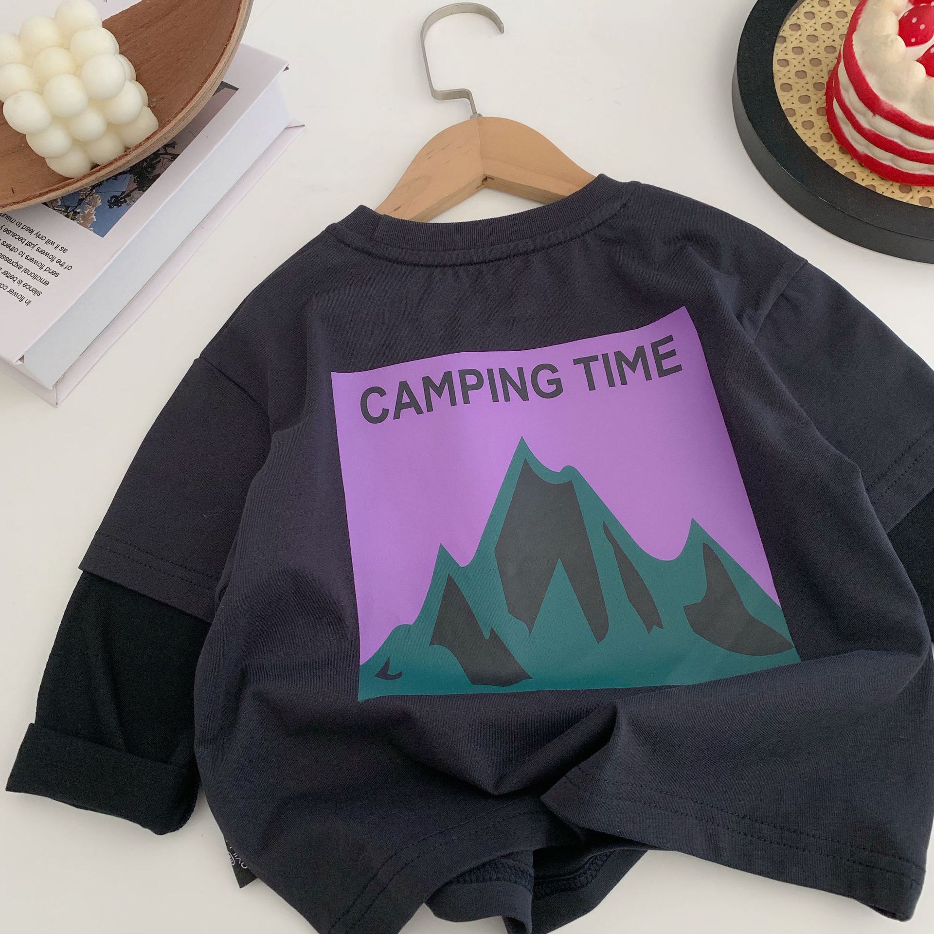Fake two mountain printed long sleeved T-shirts