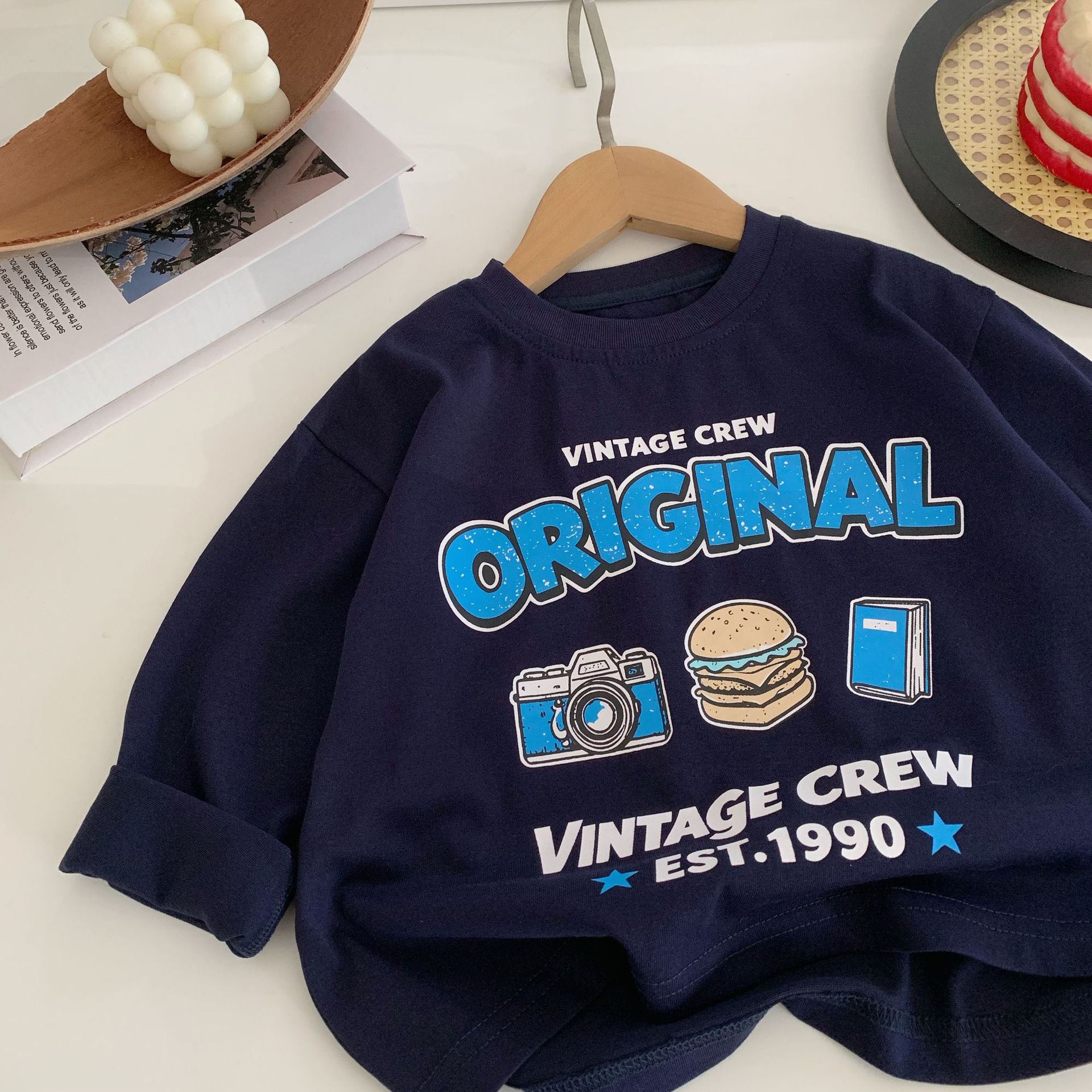 Cartoon long sleeved top base shirt