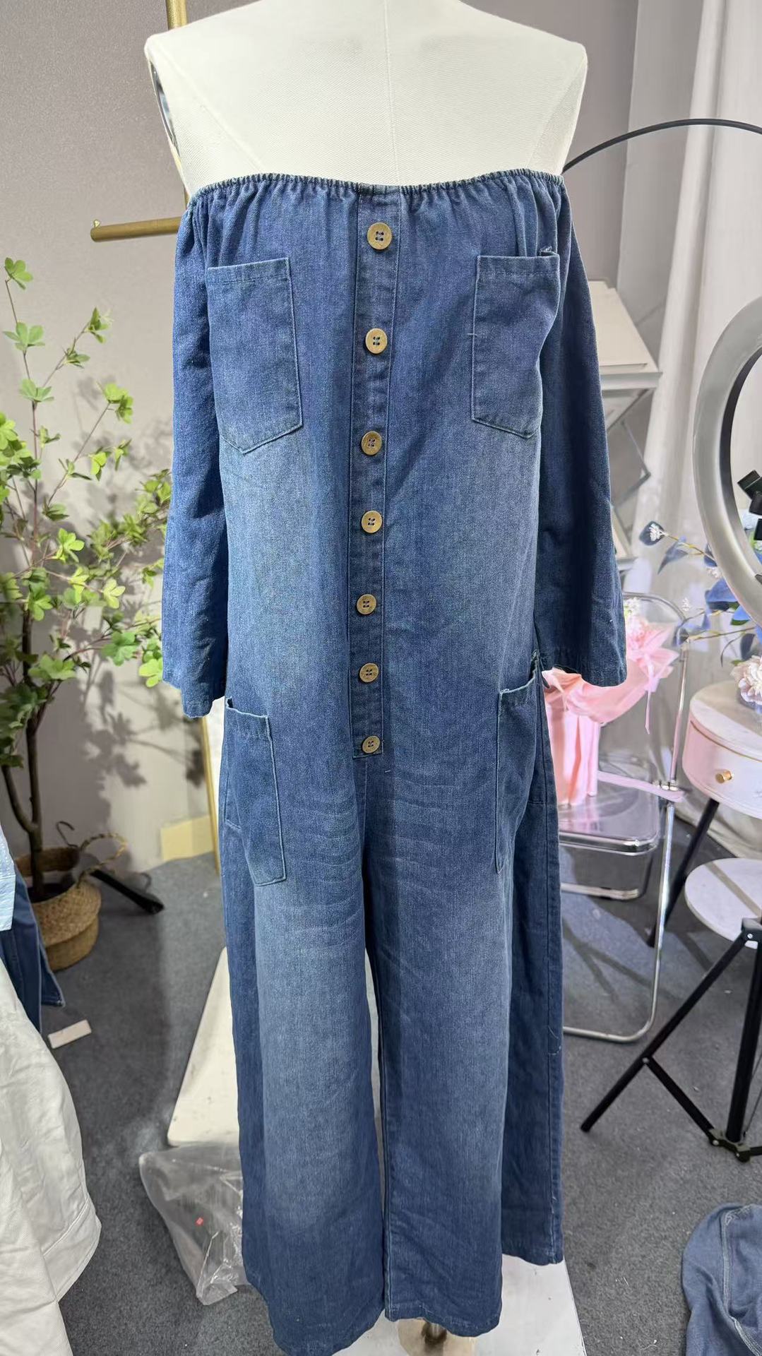 All four colors of washed denim wide-leg overalls – white, blue, gray, dark blue comparison