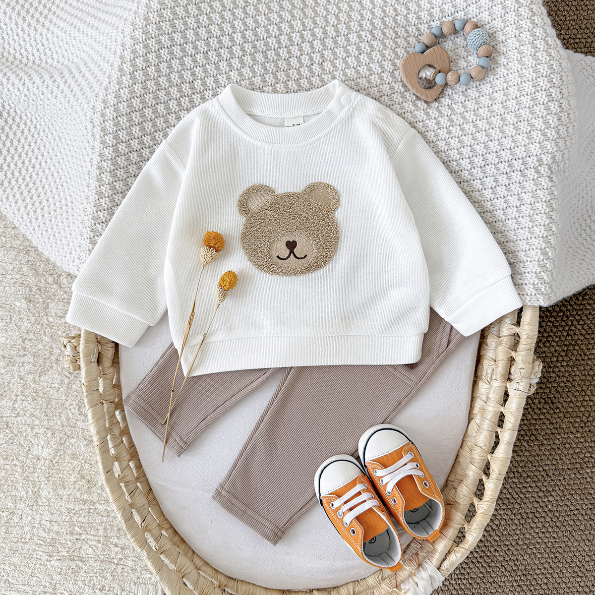 Long sleeved teddy bear pullover sweatshirt and pants two-piece set