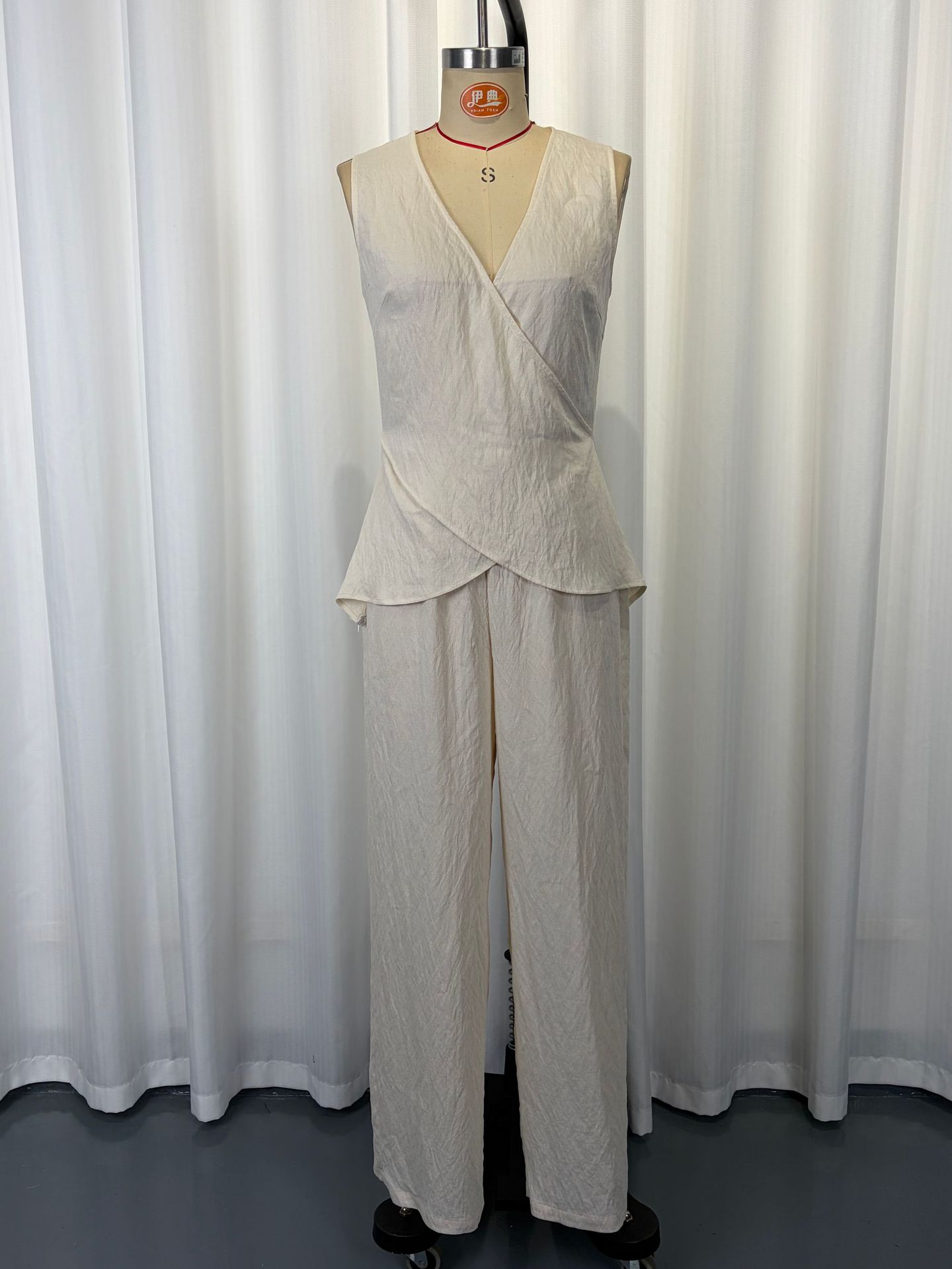 Black gray wide leg pants set – V-neck sleeveless waist cinched top co-ord