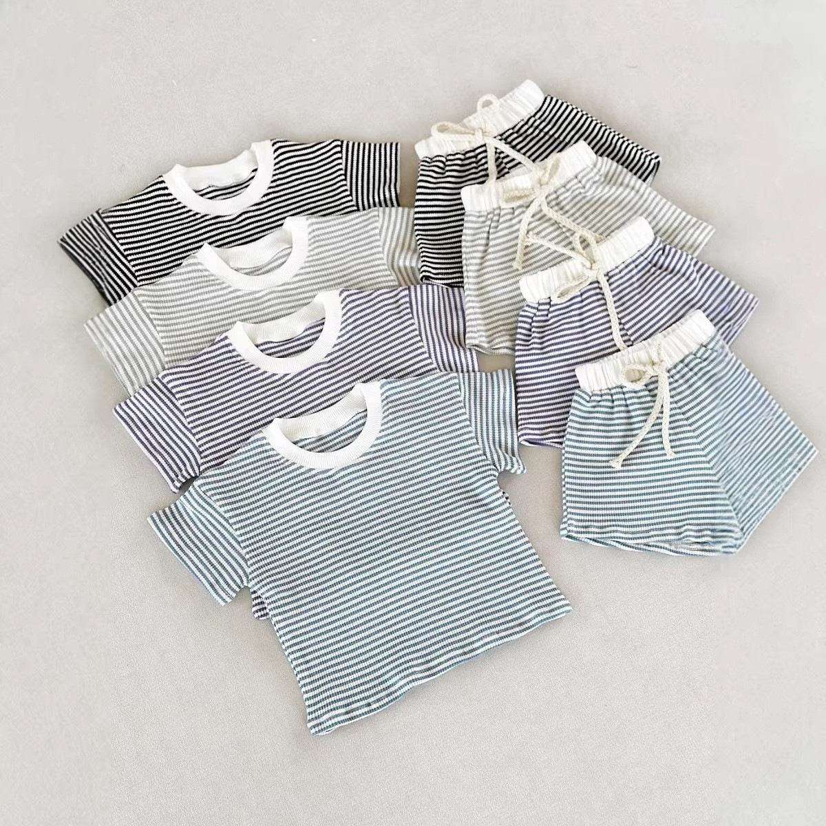 Round neck short sleeved shorts striped set