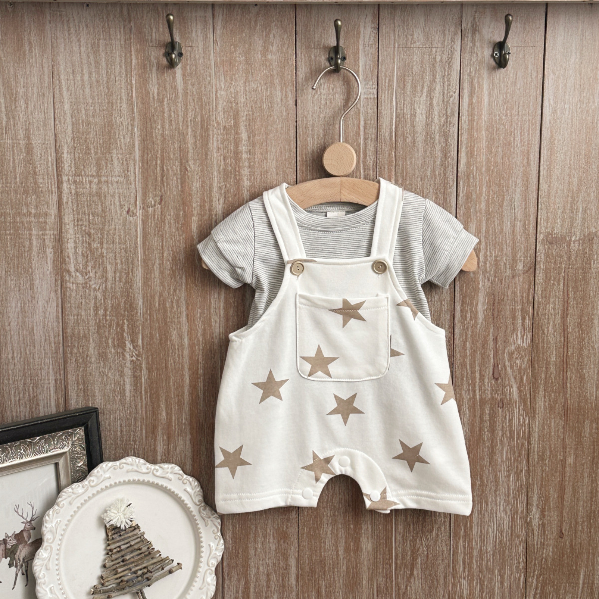 Thin crawling suit with cute star print