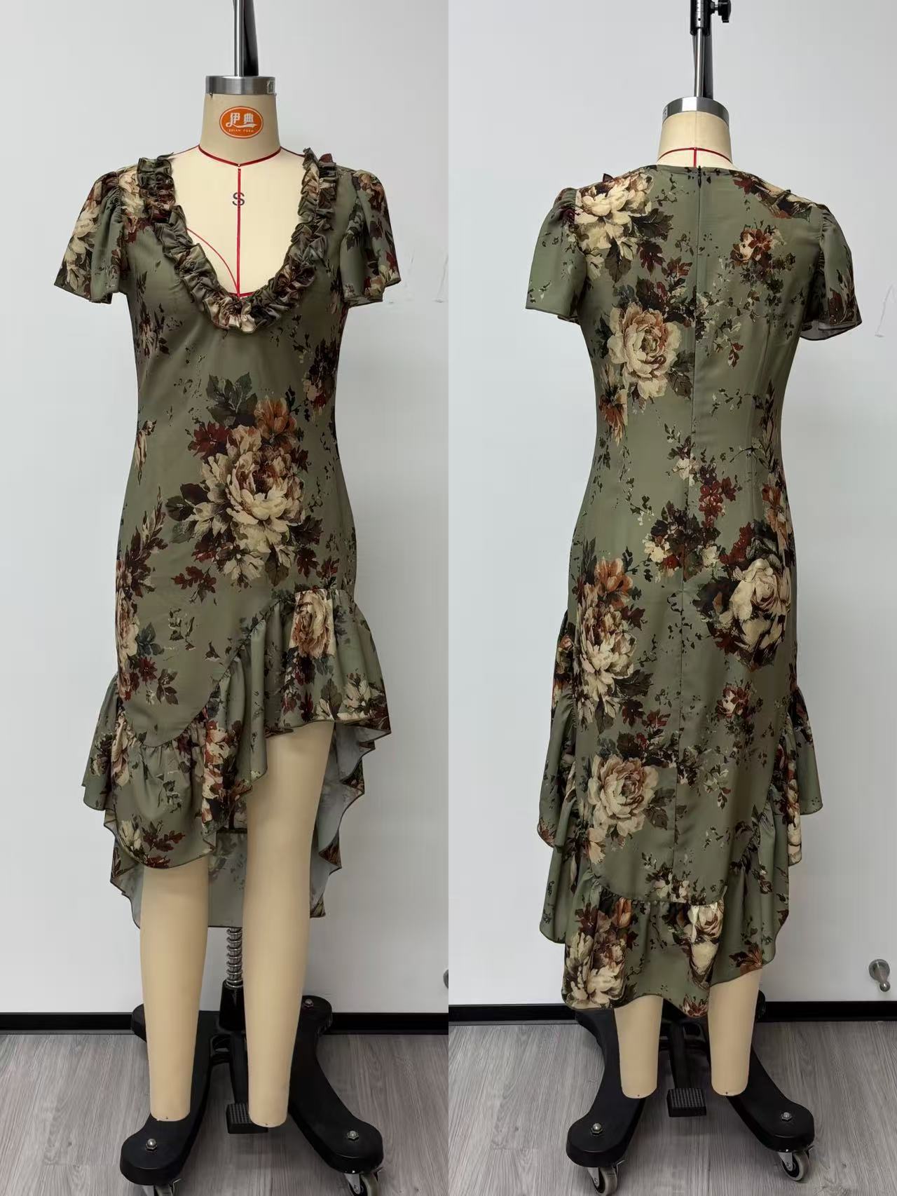 Women's Vintage Oil Painting Print Bubble Sleeve A-Line Midi Dress - front view in Green