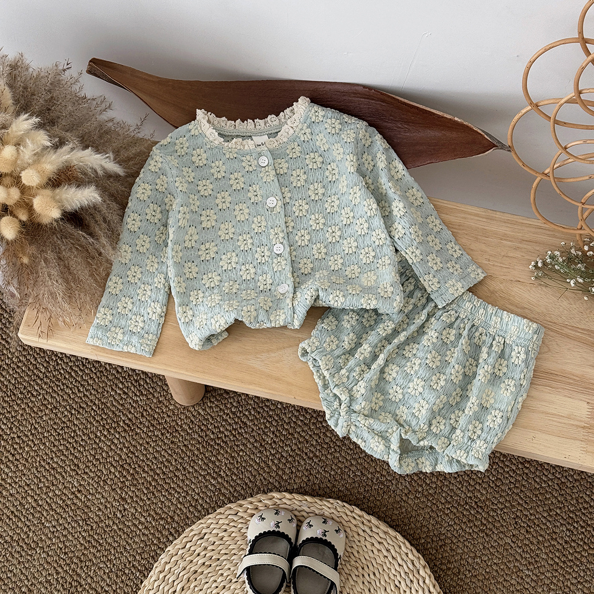 Hollow out retro long sleeved cardigan two-piece set with floral patterns