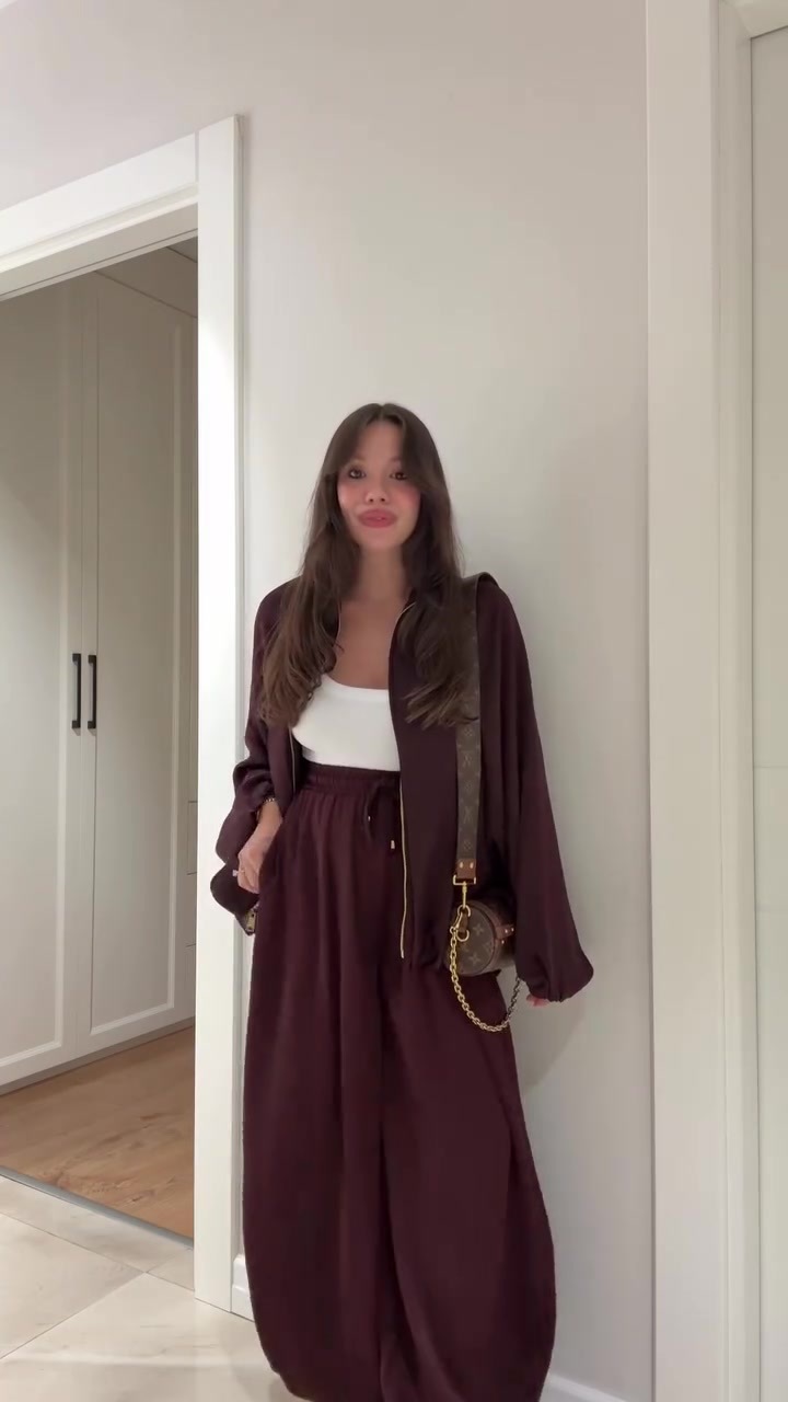 Flip collar two-piece set in brown – model full length front view