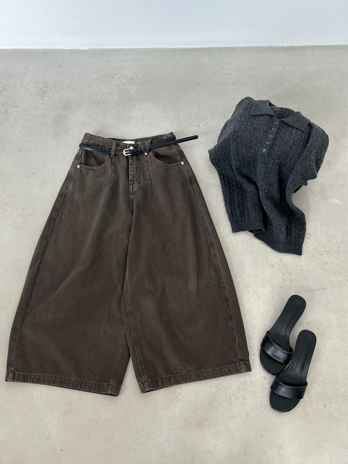 Cropped Belted Wide-Leg Jeans