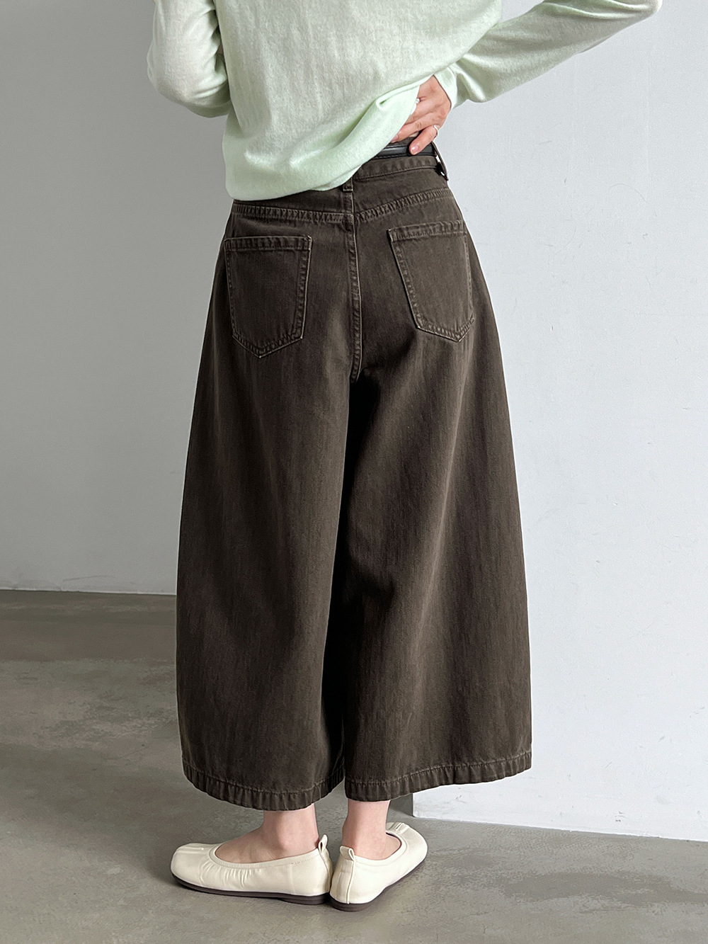 Cropped Belted Wide-Leg Jeans