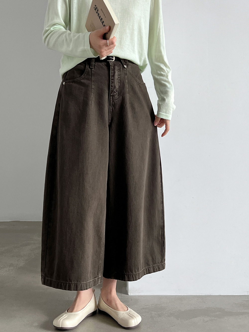 Cropped Belted Wide-Leg Jeans