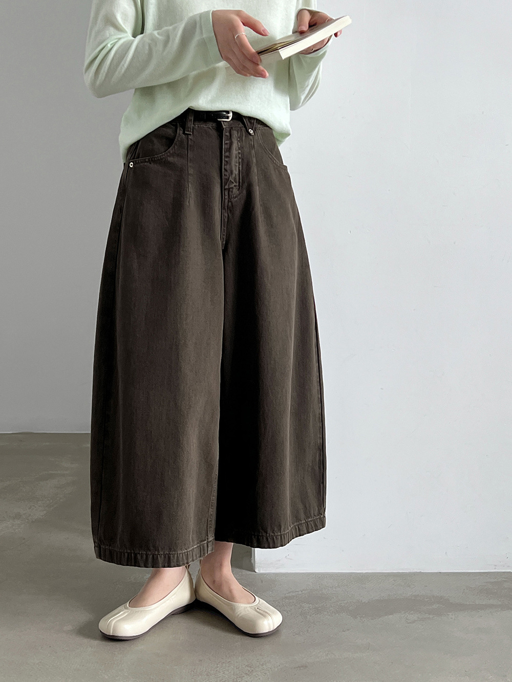 Cropped Belted Wide-Leg Jeans