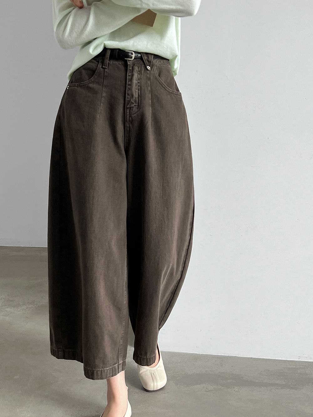 Cropped Belted Wide-Leg Jeans