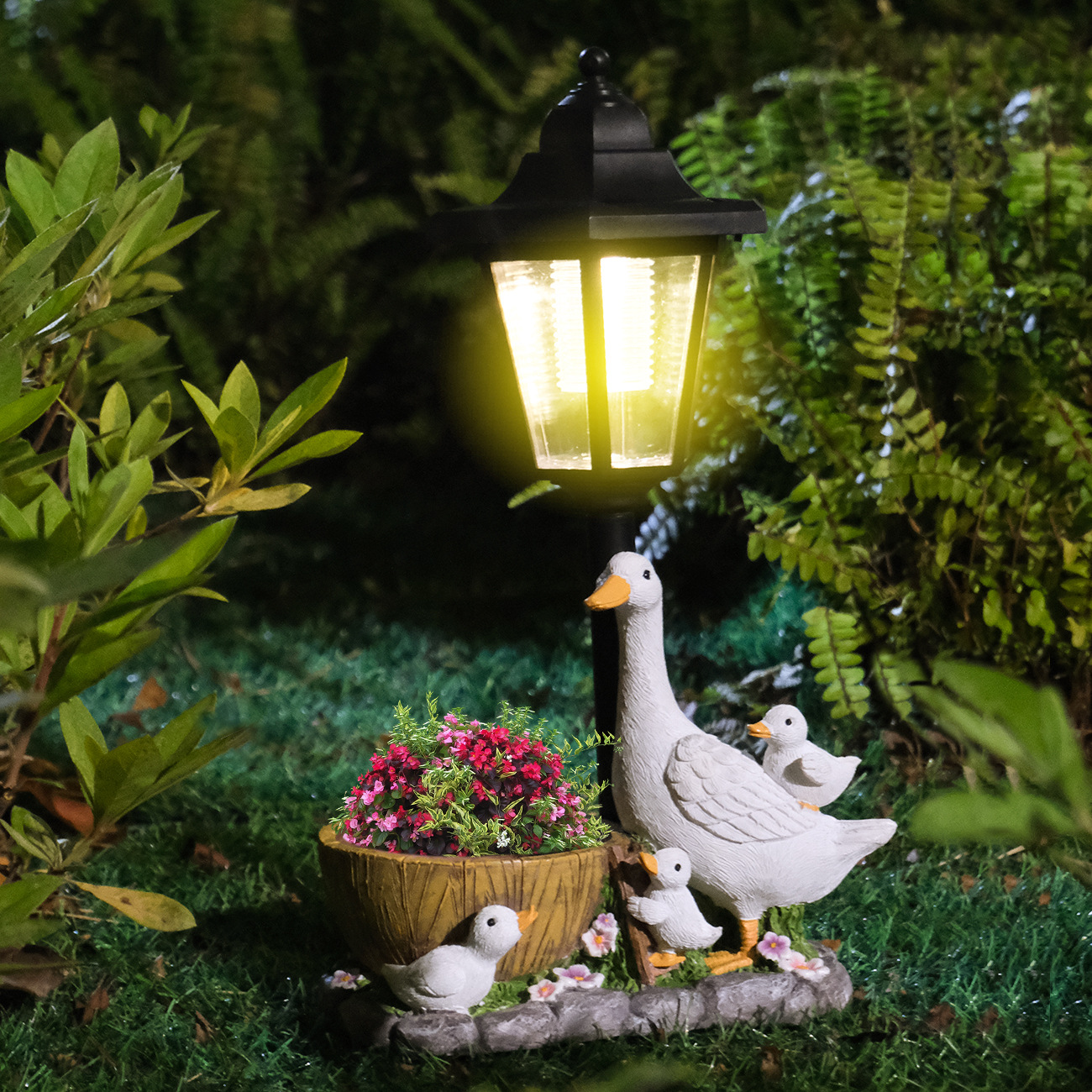 Realistic White Duck Decoration Outdoor Garden Solar Light Ornament for Villa and Courtyard Creative