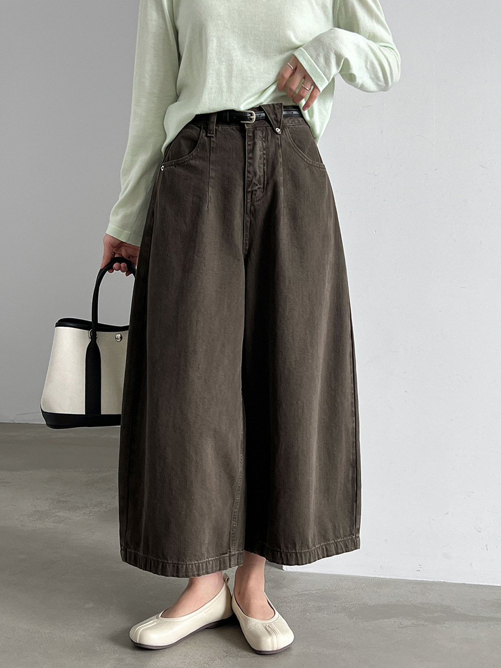 Cropped Belted Wide-Leg Jeans