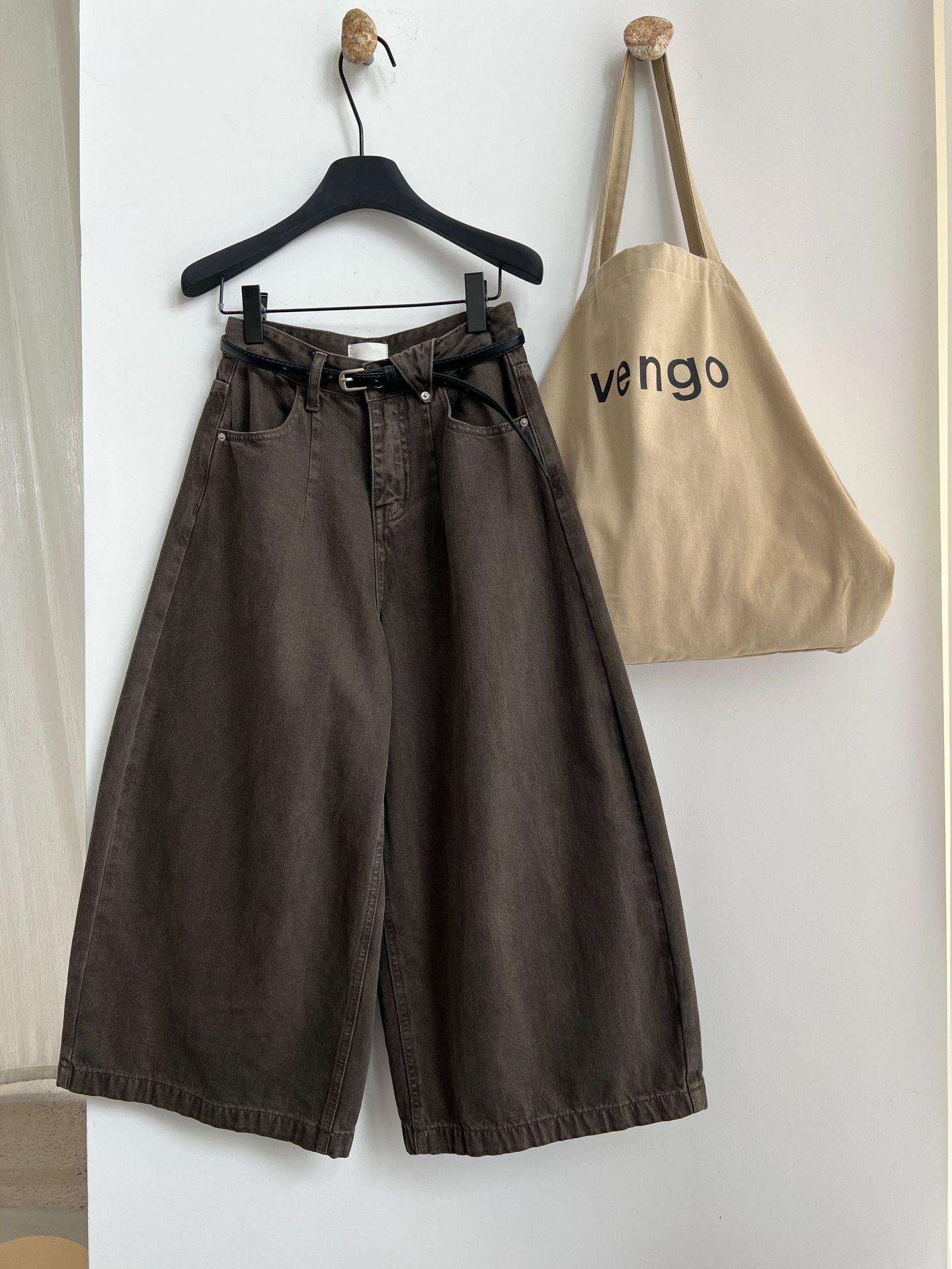 Cropped Belted Wide-Leg Jeans