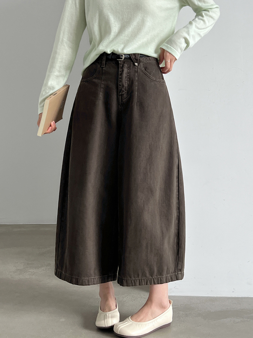 Cropped Belted Wide-Leg Jeans