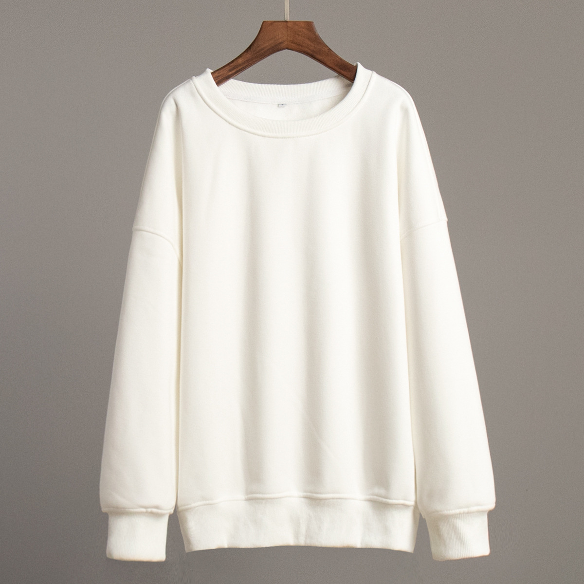 Round neck long sleeved sweatshirt