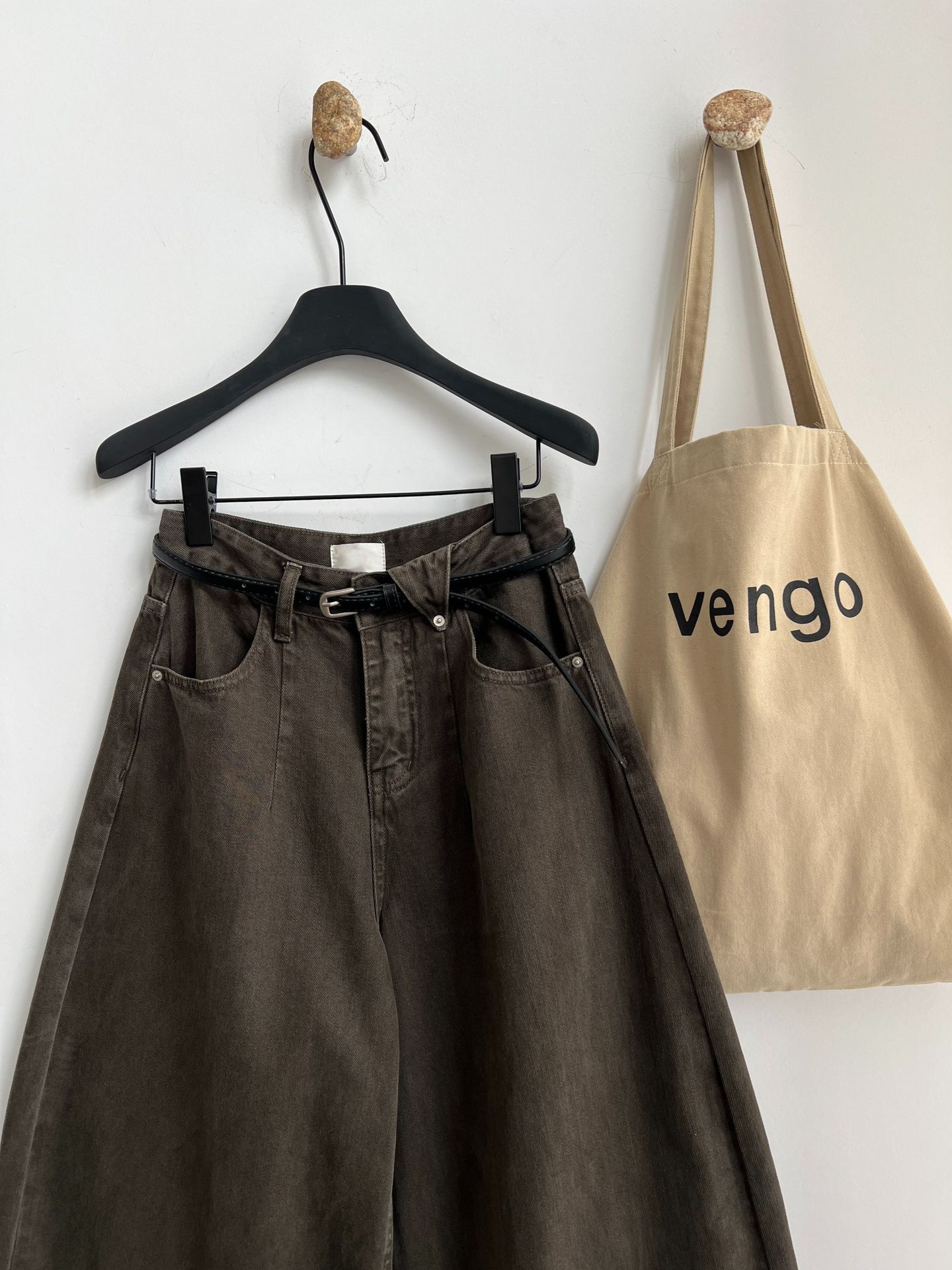Cropped Belted Wide-Leg Jeans
