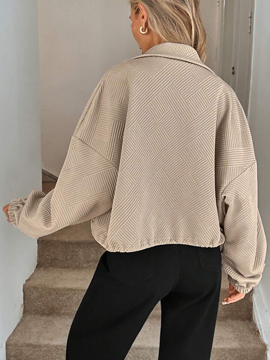 Army green oversized jacket – close-up of ribbed hem and drawstring detail