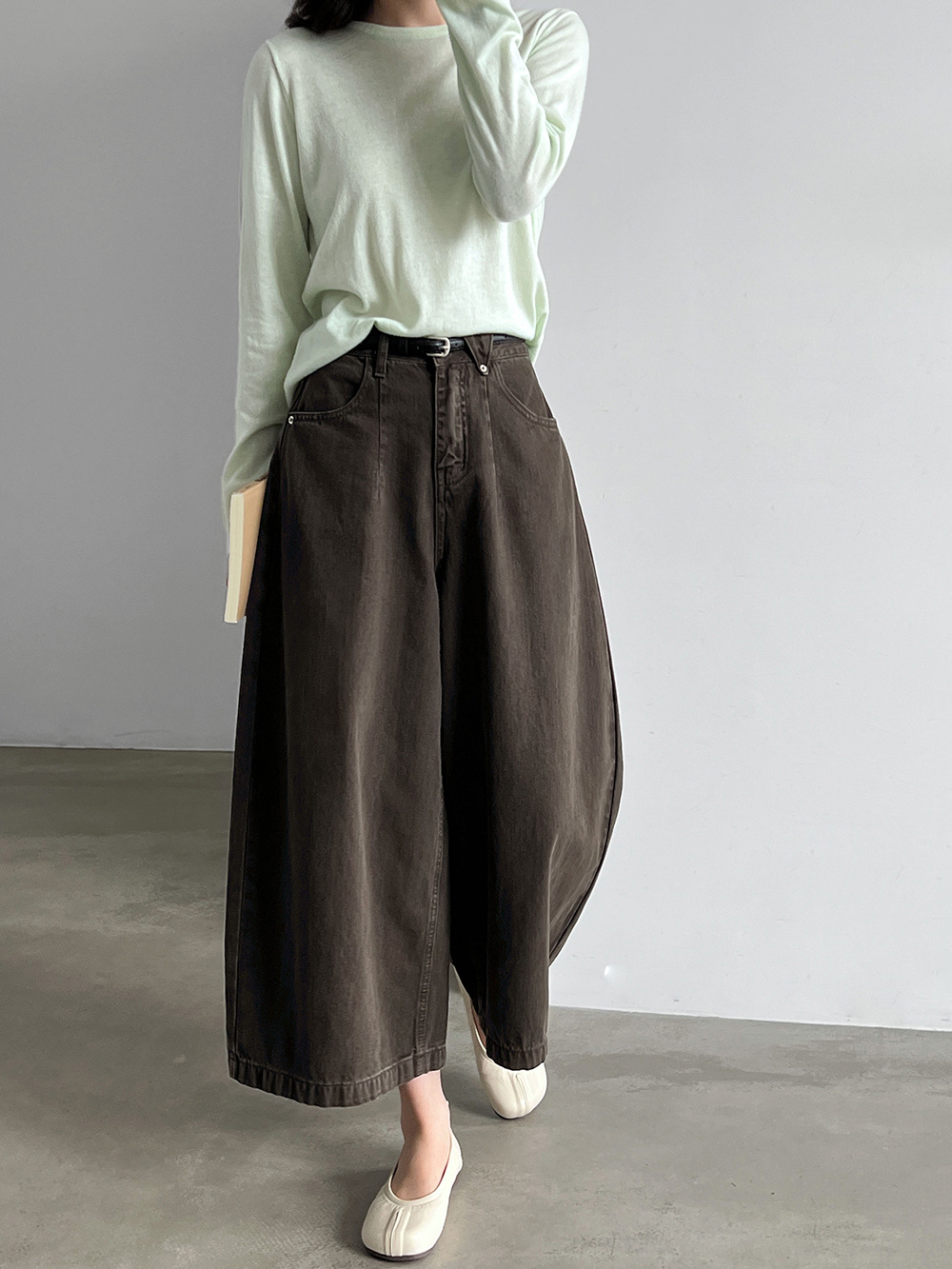 Cropped Belted Wide-Leg Jeans