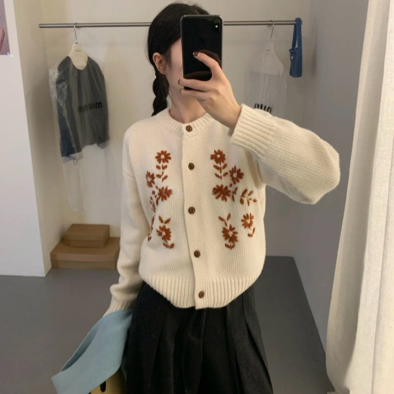 Heavy Embroidered Daisy Knit Cardigan for Women Autumn Winter New Thick Knit Top Outerwear