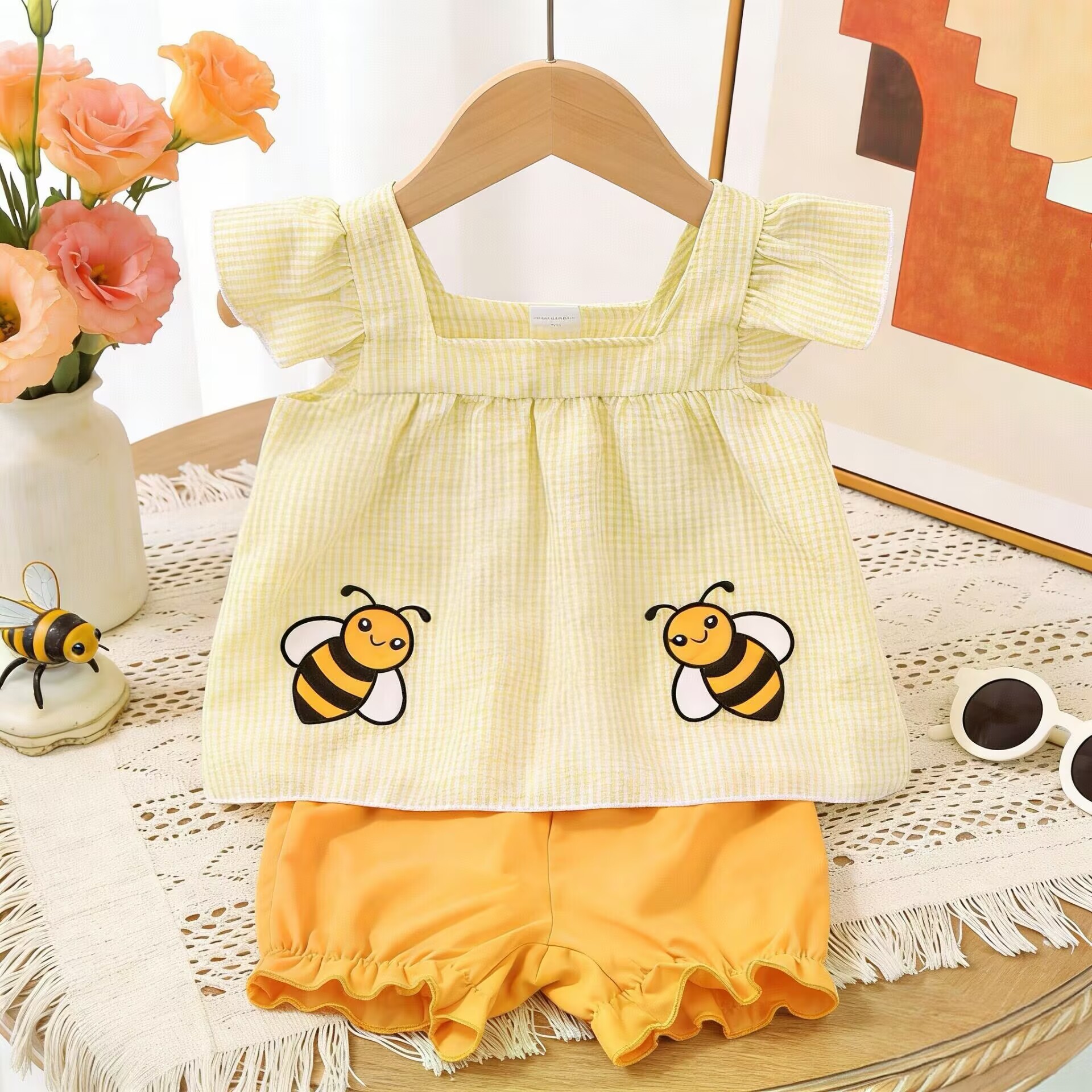 Baby Summer Clothes Bee Embroidery Shorts Set, Infant Square Neck Doll Shirt with Ruffle Pants