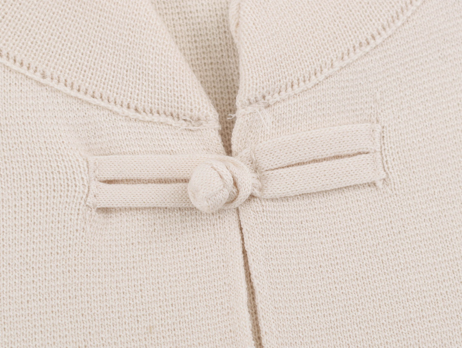 Knot-Fastening Knit Vest