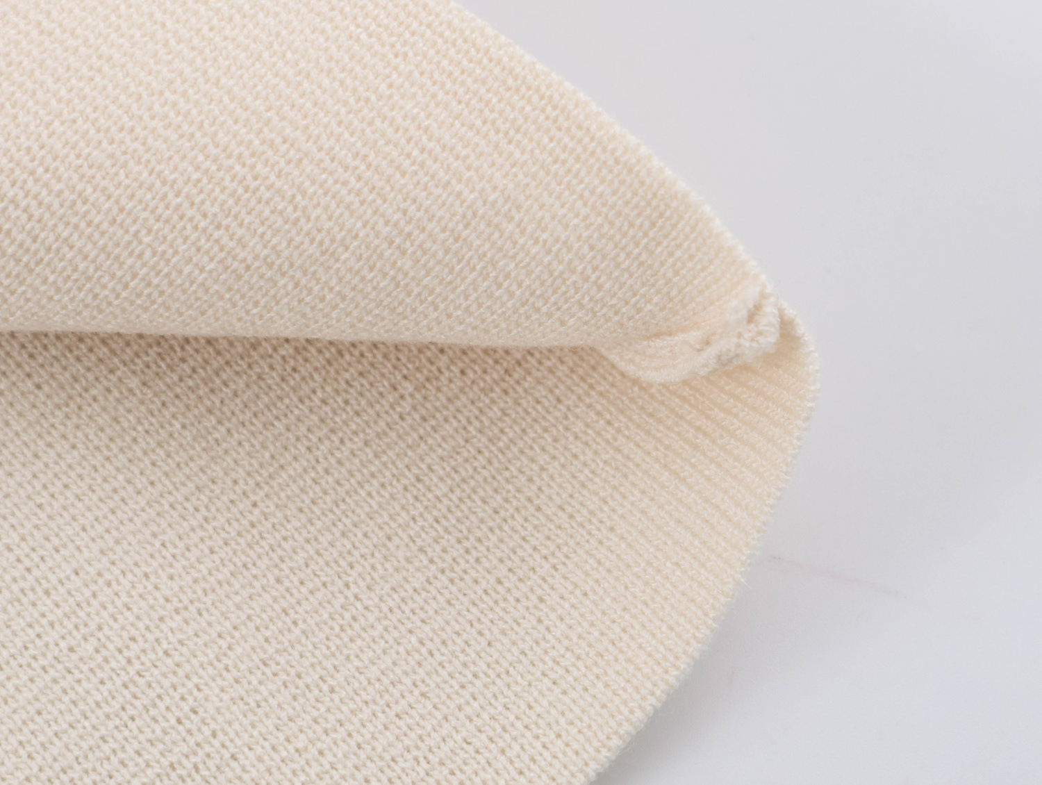 Knot-Fastening Knit Vest